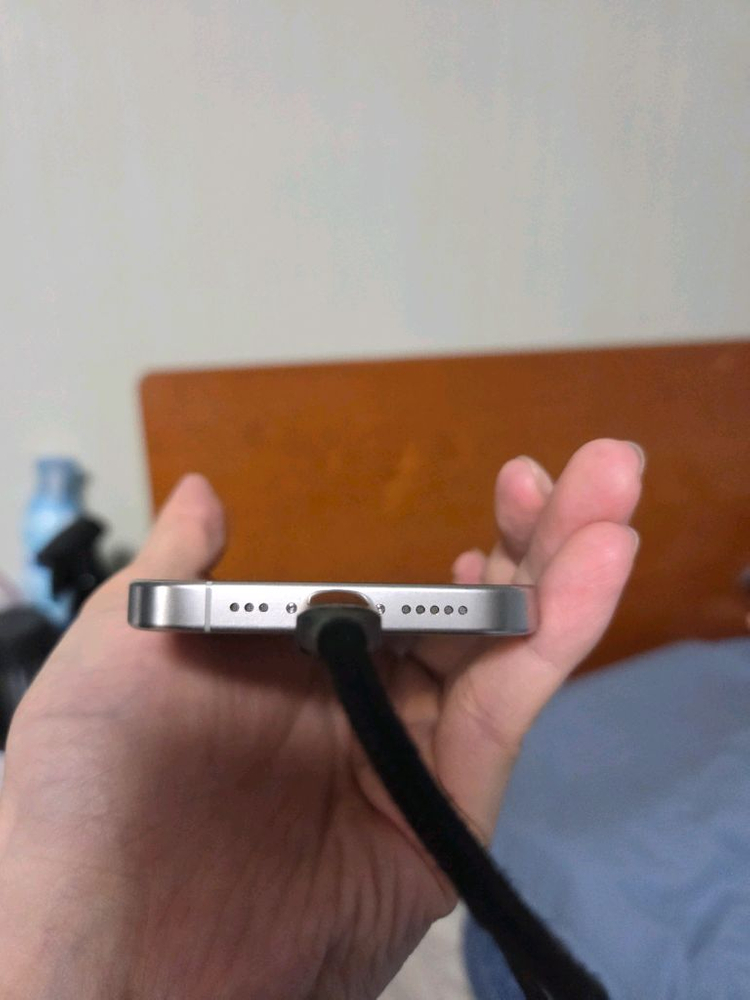 아이폰 15프로 256gb 화이트티타늄--4