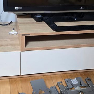 리바트 티비 선반 팜니다.