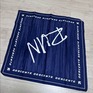 데상트 런 스카프 네이비