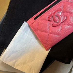 3월14일까지 쿨 거래시 네고 / 샤넬 한정판 퀼팅 캐비어 카드지갑 핑크 풀박 미사용 새상품