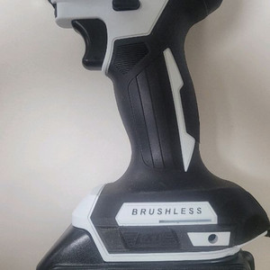 마끼다 임팩드릴 무선 충전드릴 18V 팝니다