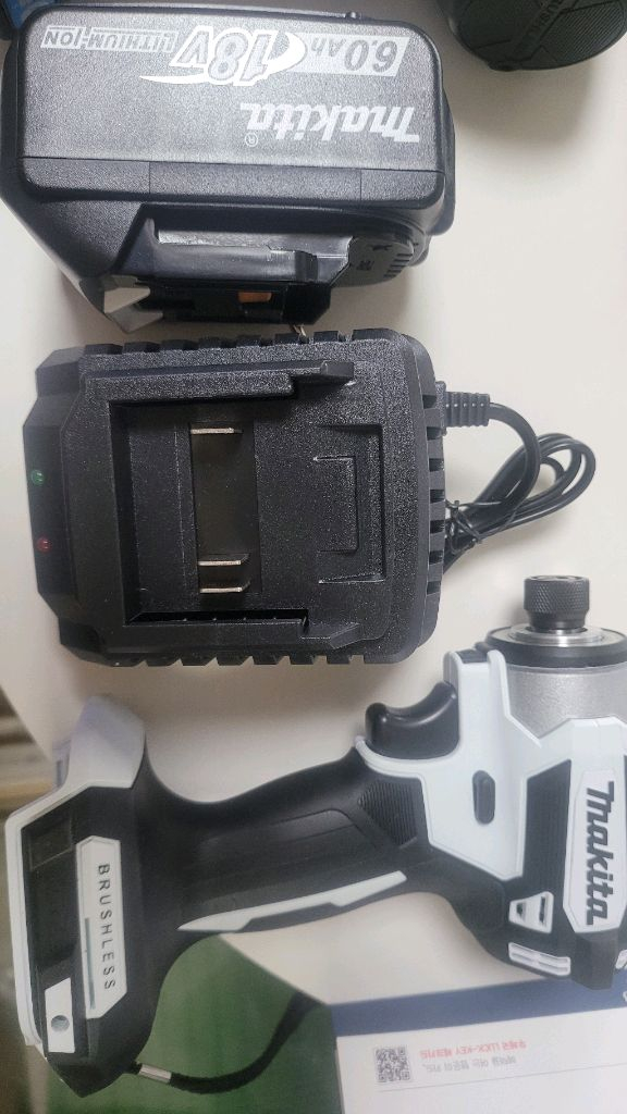 마끼다 임팩드릴 무선 충전드릴 18V 팝니다--3