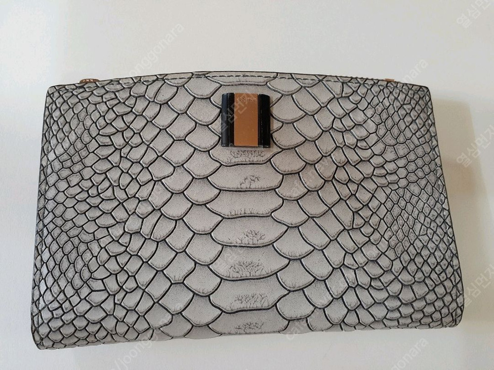 에스콰이어 지갑 소가죽입니다 고급스러워요 카드등 여러가지 사용해요 가치드립니다 120000--2