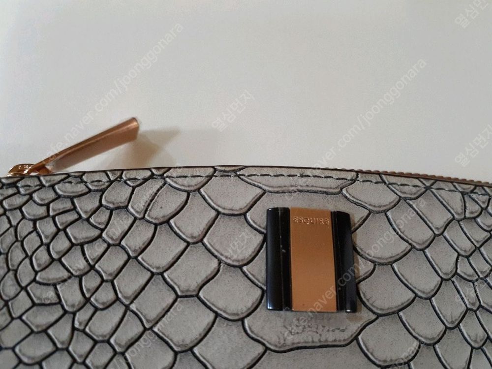 에스콰이어 지갑 소가죽입니다 고급스러워요 카드등 여러가지 사용해요 가치드립니다 120000--3