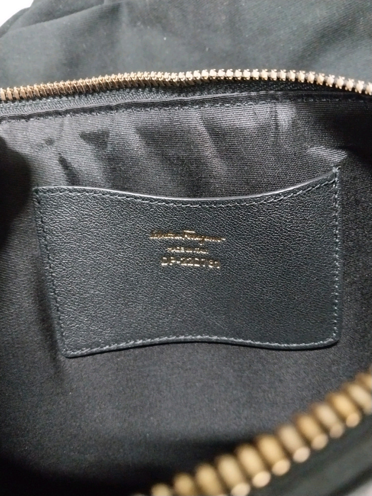 페라가모 남자 클러치 팔아요--1