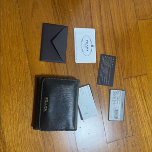 프라다 사피아노 여성 반지갑