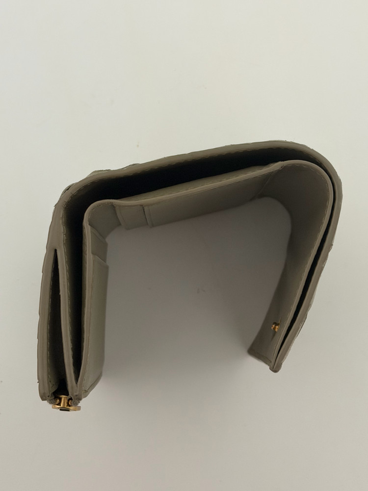 정품) 보테가베네타 스몰 인트레치아토 3단 폴더형 지퍼 지갑 여성--3