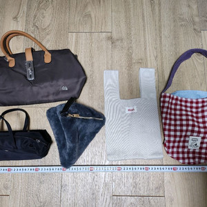 토트백 손가방 털 코르듀이 천가방 이미지