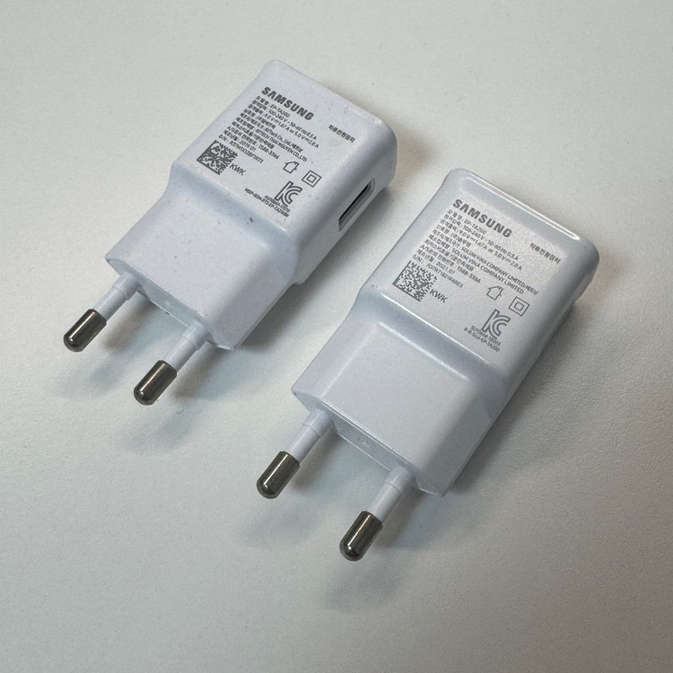 삼성 정품 15W 고속 충전기 여행용 화이트 새상태 팝니다. USB EP-TA200--1