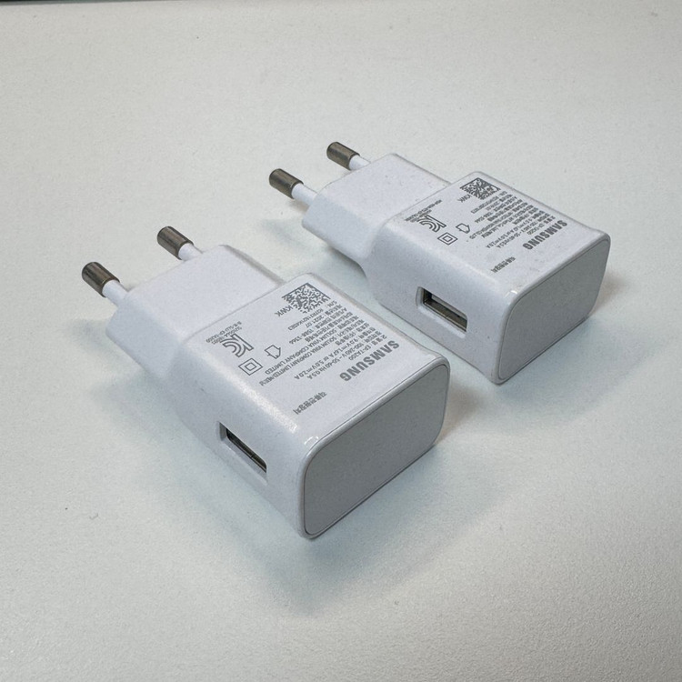 삼성 정품 15W 고속 충전기 여행용 화이트 새상태 팝니다. USB EP-TA200--2