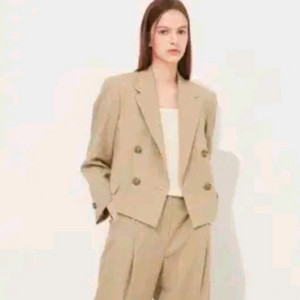 한섬 타임 2022 이태리 톨레뇨 백슬릿 더블 크롭 자켓 F 사이즈