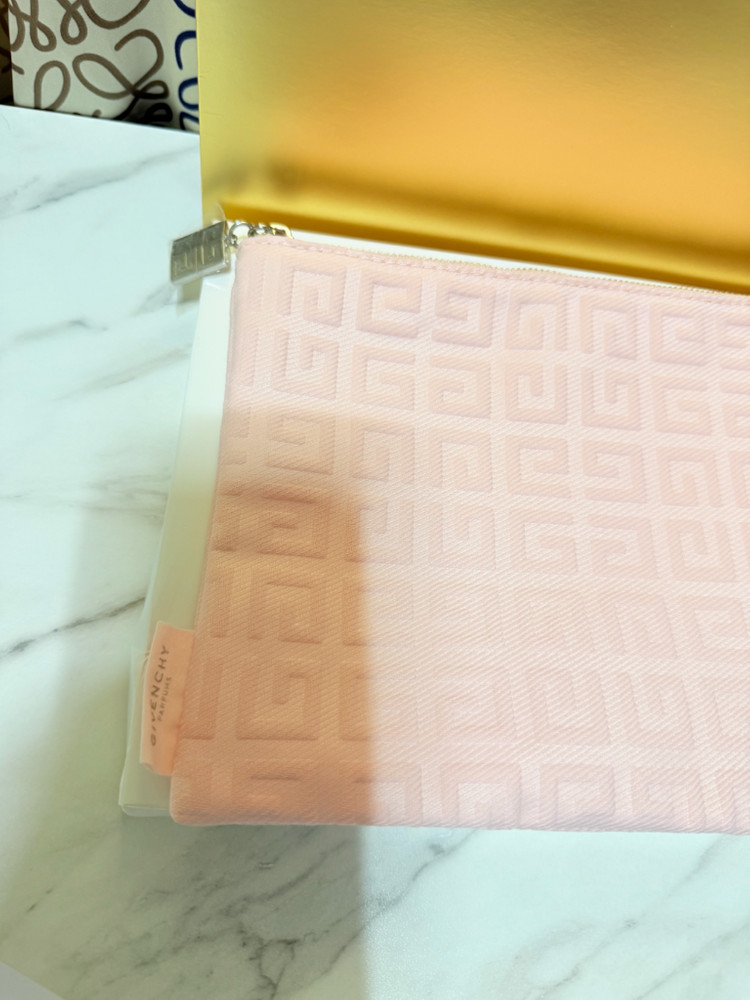 지방시 뷰티 파우치 핑크(새상품)--1