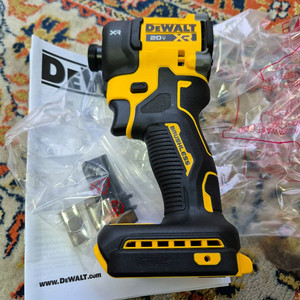 디월트dcf870 오일펄스 임팩드라이버입니다