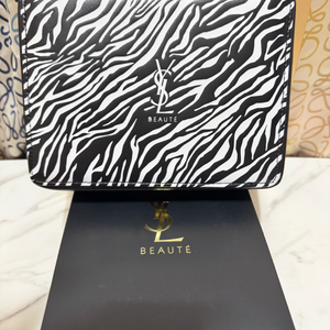 입생로랑 뷰티 제브라 바니티 파우치(새상품)