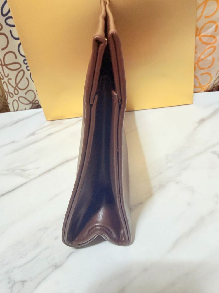 입생로랑 뷰티 브라운 가죽 똑딱이 파우치(새상품) 이미지