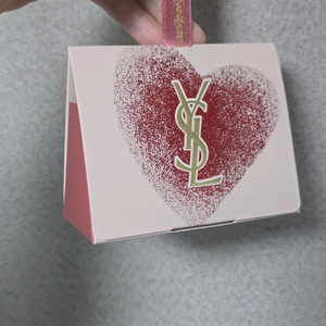 미개봉 새상품 입생로랑 캔디글로우 립밤 9B