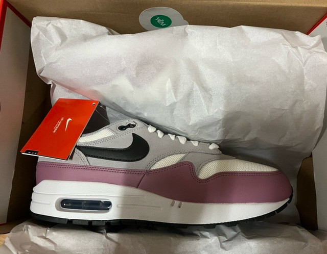 나이키 에어맥스1 에센셜 270사이즈 팝니다--0