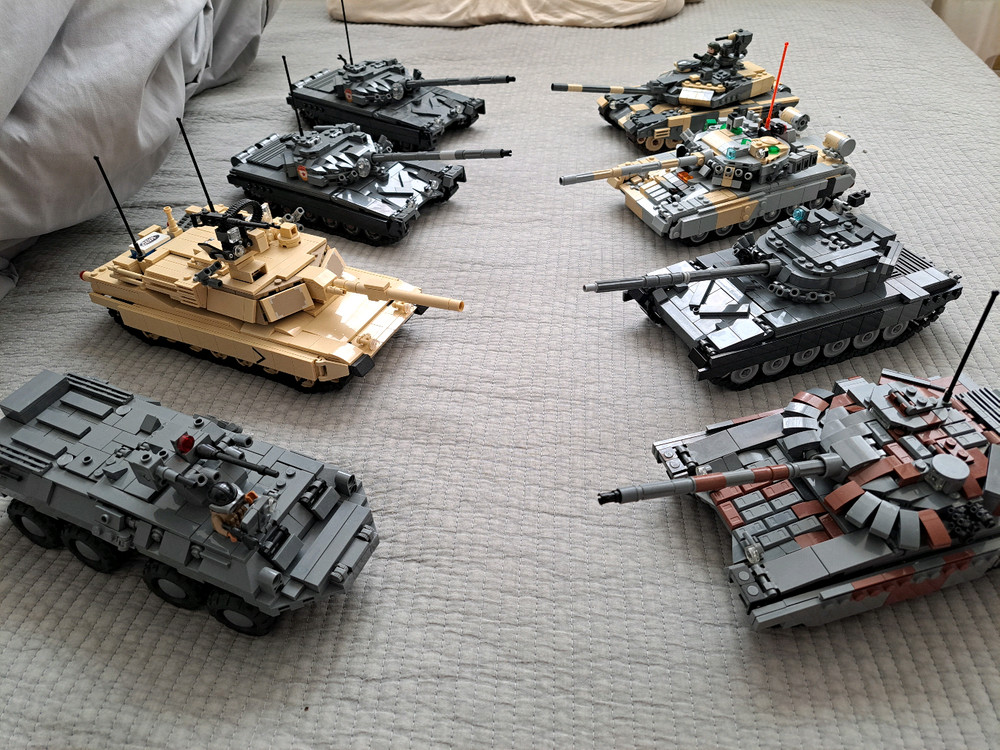 브릭매니아 T-72 탱크 복원품--1