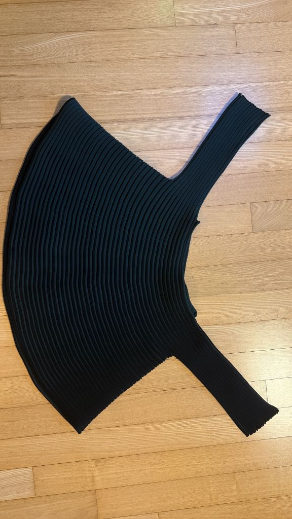 플리츠플리즈 바운스 니트 탑 차콜그레이--1