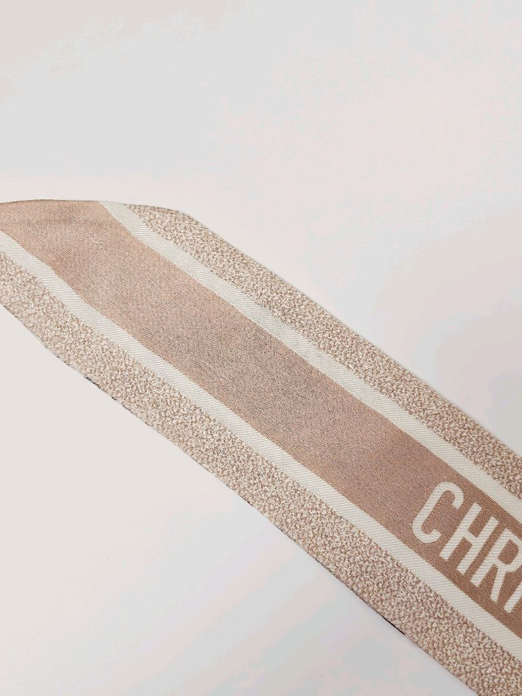 디올 리브 드 인피니 미차 스카프 이미지