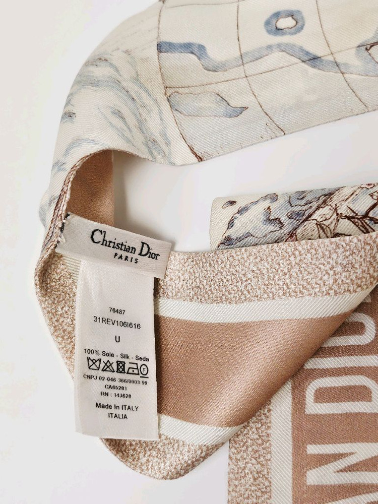 디올 리브 드 인피니 미차 스카프 이미지