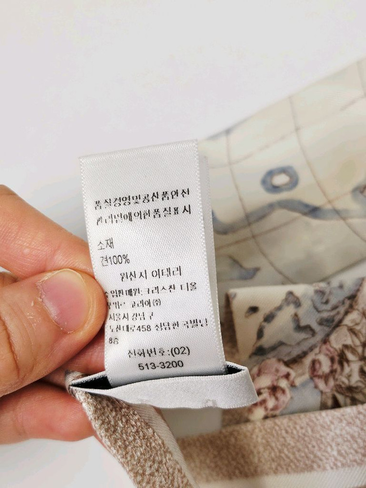 디올 리브 드 인피니 미차 스카프 이미지