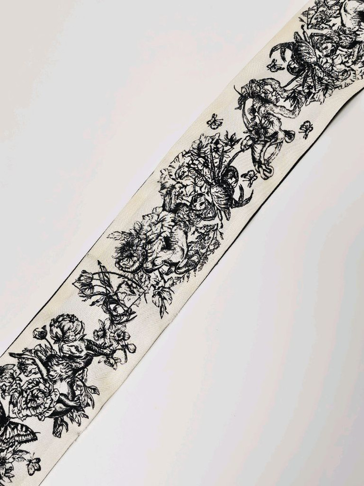 디올 조디악 미차 스카프 (Zodiac Mitzah) 이미지