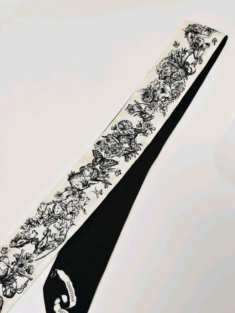 디올 조디악 미차 스카프 (Zodiac Mitzah) 이미지