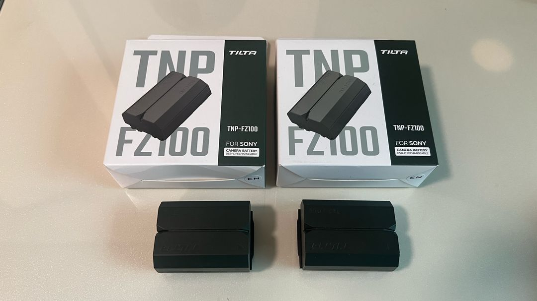 틸타 소니 NP-FZ100 호환 USB-C 타입 충전식 배터리 팝니다. 2개 일괄--4