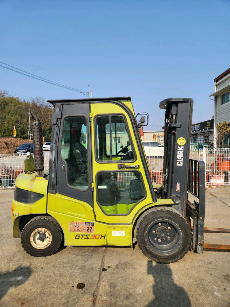 중고지게차 2020년식 3톤 삼단마스트 풀캐빈 판매합니다. 이미지