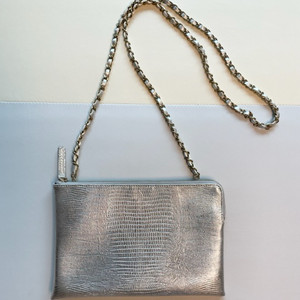 실버 클러치 핸드백