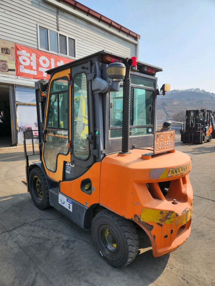 중고지게차 두산지게차 3톤 삼단마스트 판매합니다.(5560) 이미지