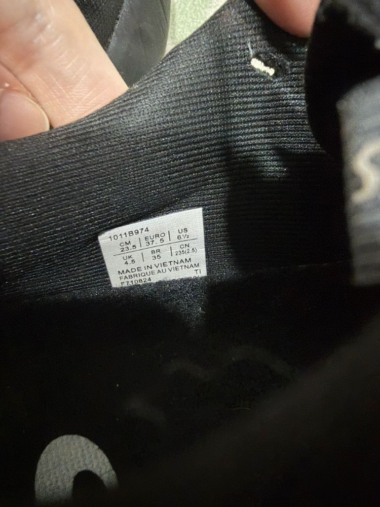 아식스 노바블라스트 노블5 블랙 235 / 러닝화--5