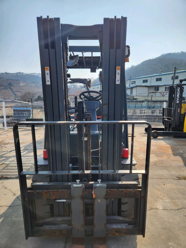 중고지게차 2020년식 두산지게차 3톤 삼단마스트 판매합니다.(6081) 이미지