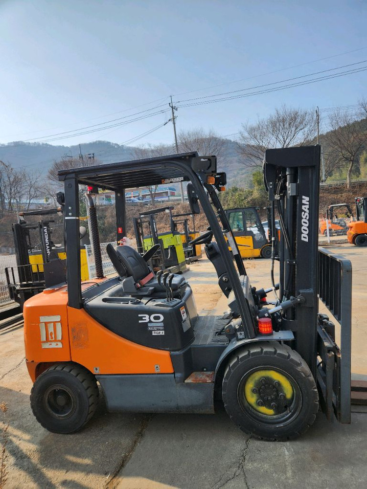중고지게차 2020년식 두산지게차 3톤 삼단마스트 판매합니다.(6081) 이미지