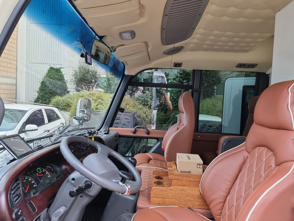 카운티캠핑카 인산철 300Ah(24v)11년식 4만키로 신차급 급매합니다. 이미지