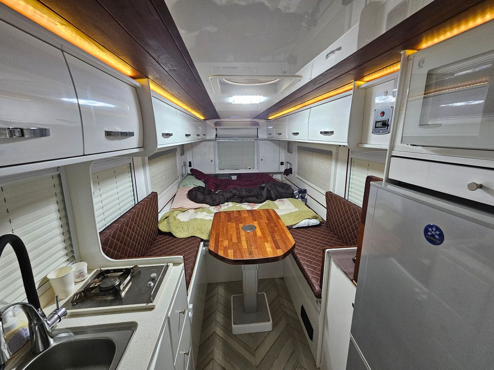 카운티캠핑카 인산철 300Ah(24v)11년식 4만키로 신차급 급매합니다. 이미지