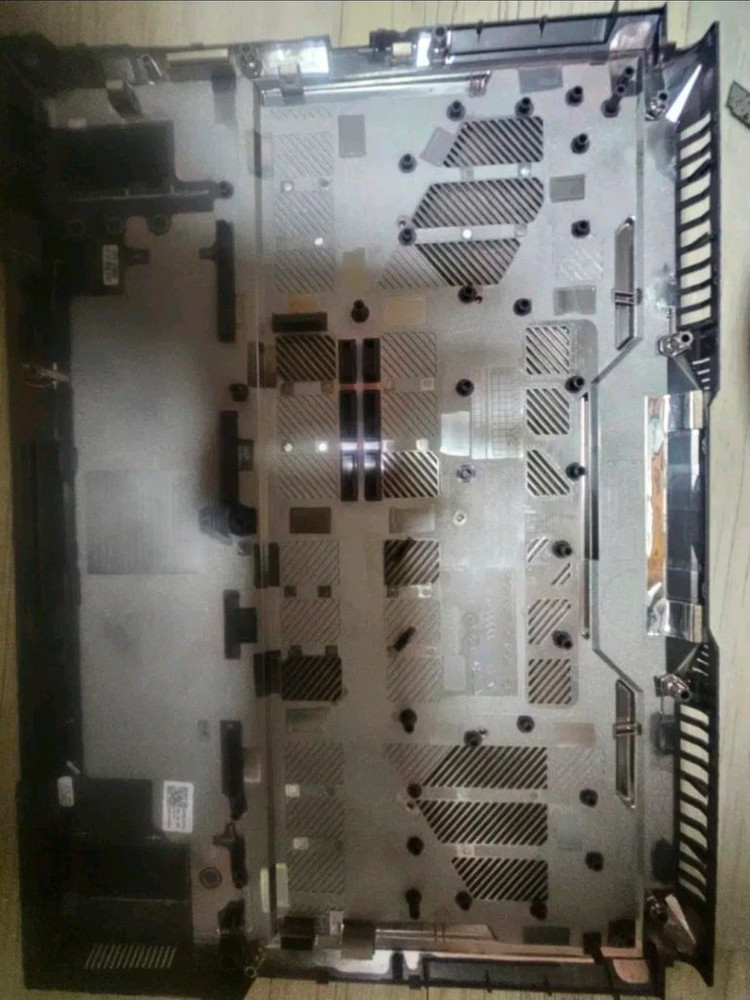 ASUS TUF Gaming F17 (FX707 시리즈) 팜레스트, 하판 이미지