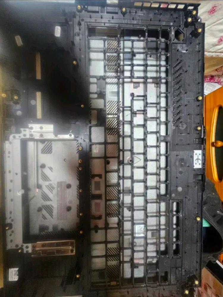 ASUS TUF Gaming A17 (FA707 시리즈) 팜레스트, 하판 이미지