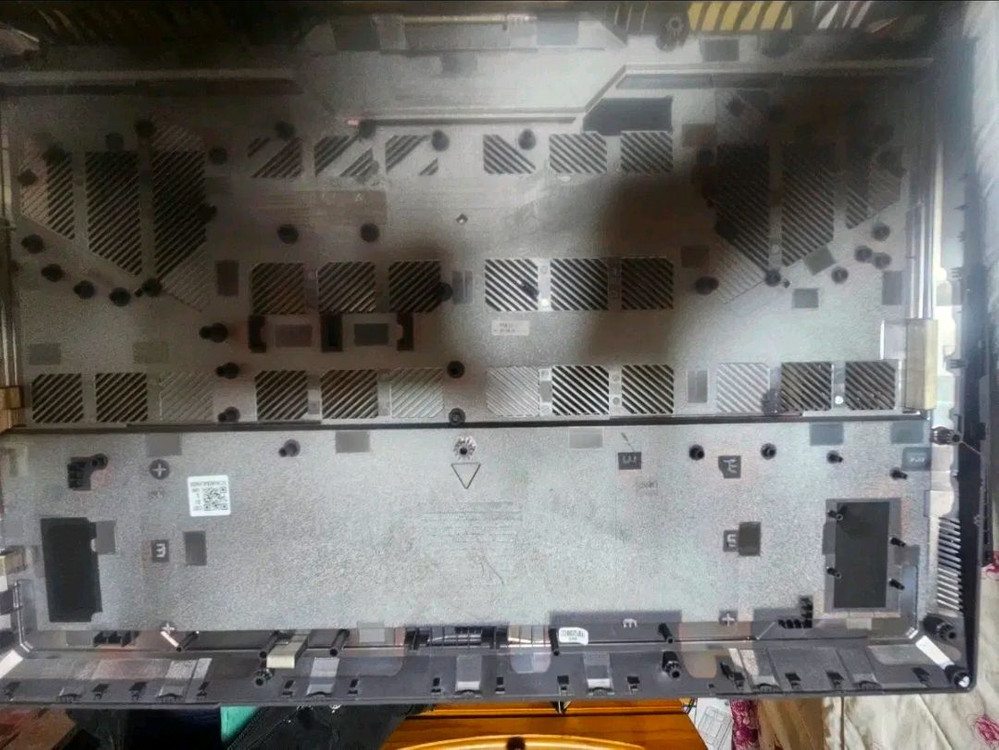 ASUS TUF Gaming A17 (FA707 시리즈) 팜레스트, 하판 이미지