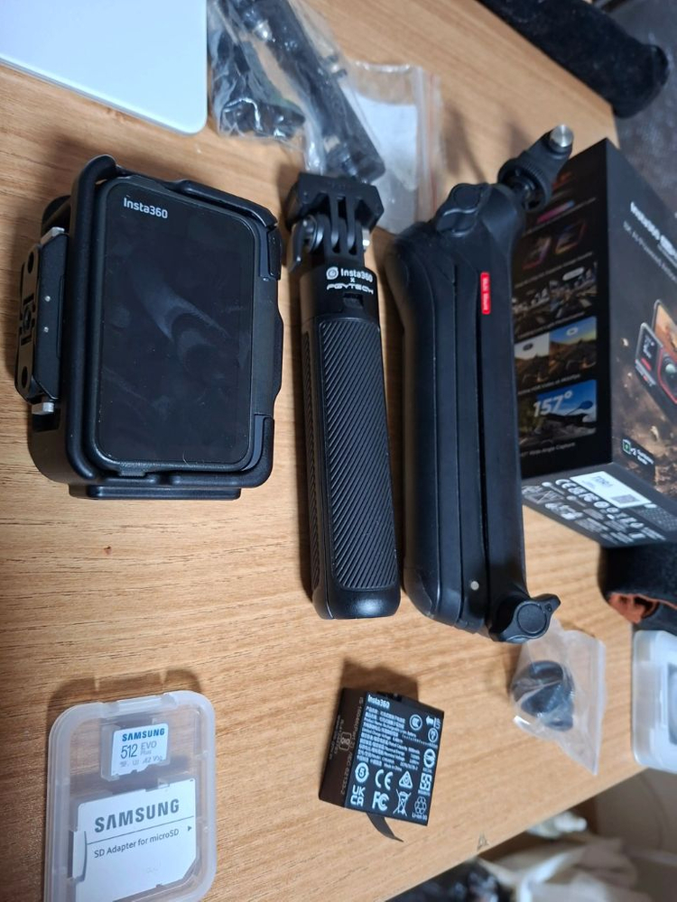 인스타360 에이스프로2 풀옵션--3