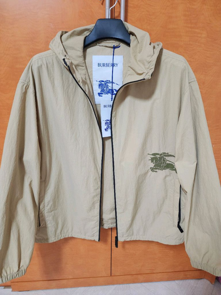 25시즌 손흥민 버버리 후즈 자켓 팝니다.--0