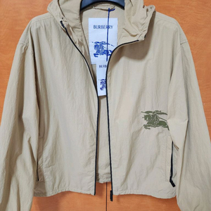 25시즌 손흥민 버버리 후즈 자켓 팝니다.