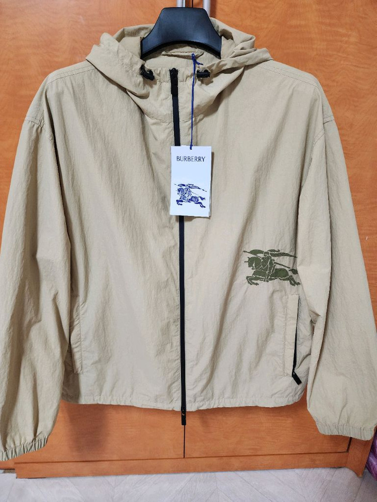 25시즌 손흥민 버버리 후즈 자켓 팝니다.--1