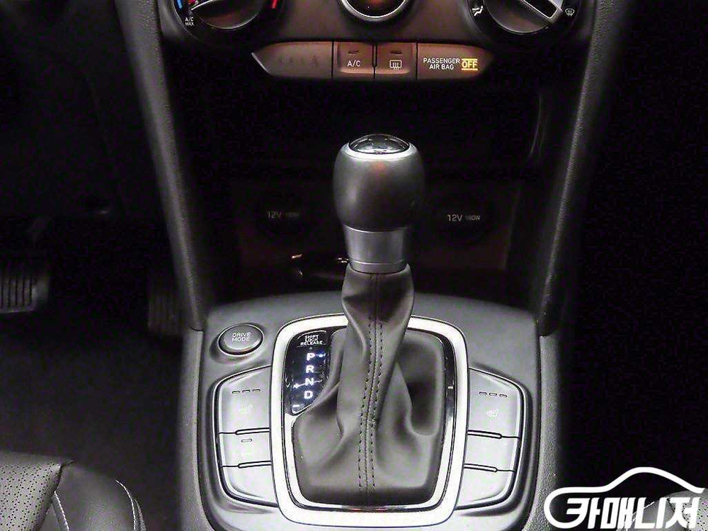 [현대]코나 1.6 터보 2WD 모던 아트 #3월급매--9