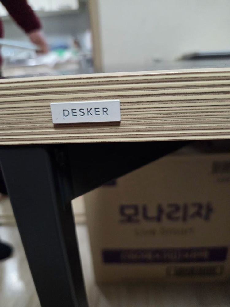 데스커 책상 1600x800 이미지