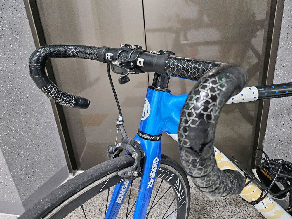 엔진11 블루스킨 2025 팔아요. 브레이크있습니다.(판매만) 이미지