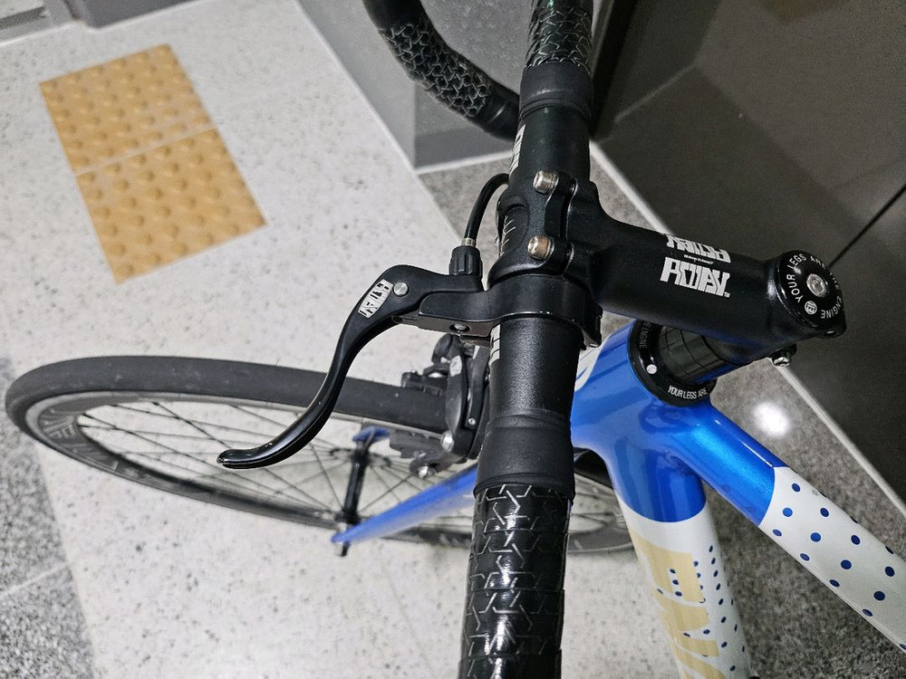 엔진11 블루스킨 2025 팔아요. 브레이크있습니다.(판매만) 이미지