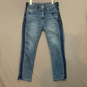 30인치 시스템옴므 18 사이드 배색 워싱 컷팅 스판 데님 청바지