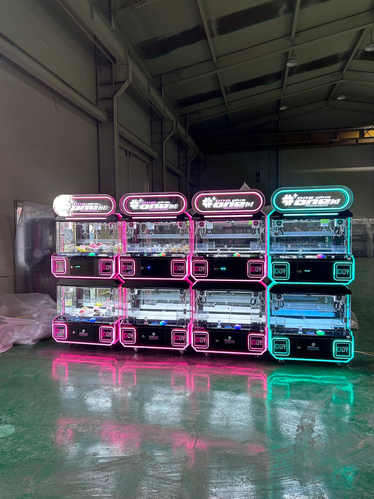 4인용 인형뽑기 새기계 싸게 팝니다 / 원앤원 원플러스원 ONE PLUS ONE 4인용 인형뽑기기계 팝니다--0